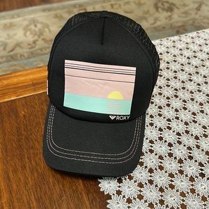 Roxy trucker hat